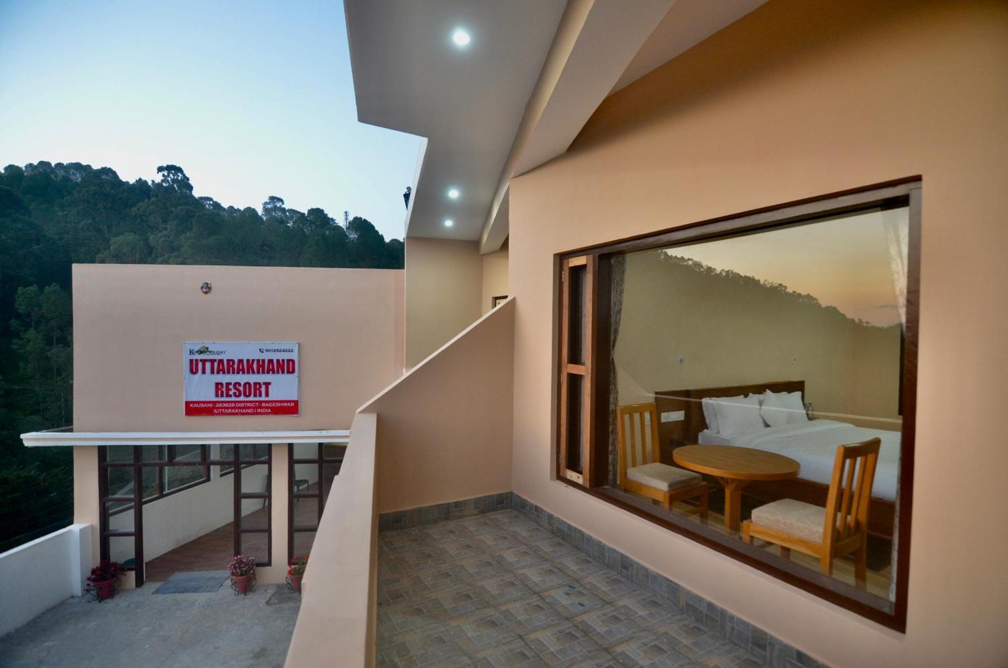Uttarakhand Resort Каусани Екстериор снимка