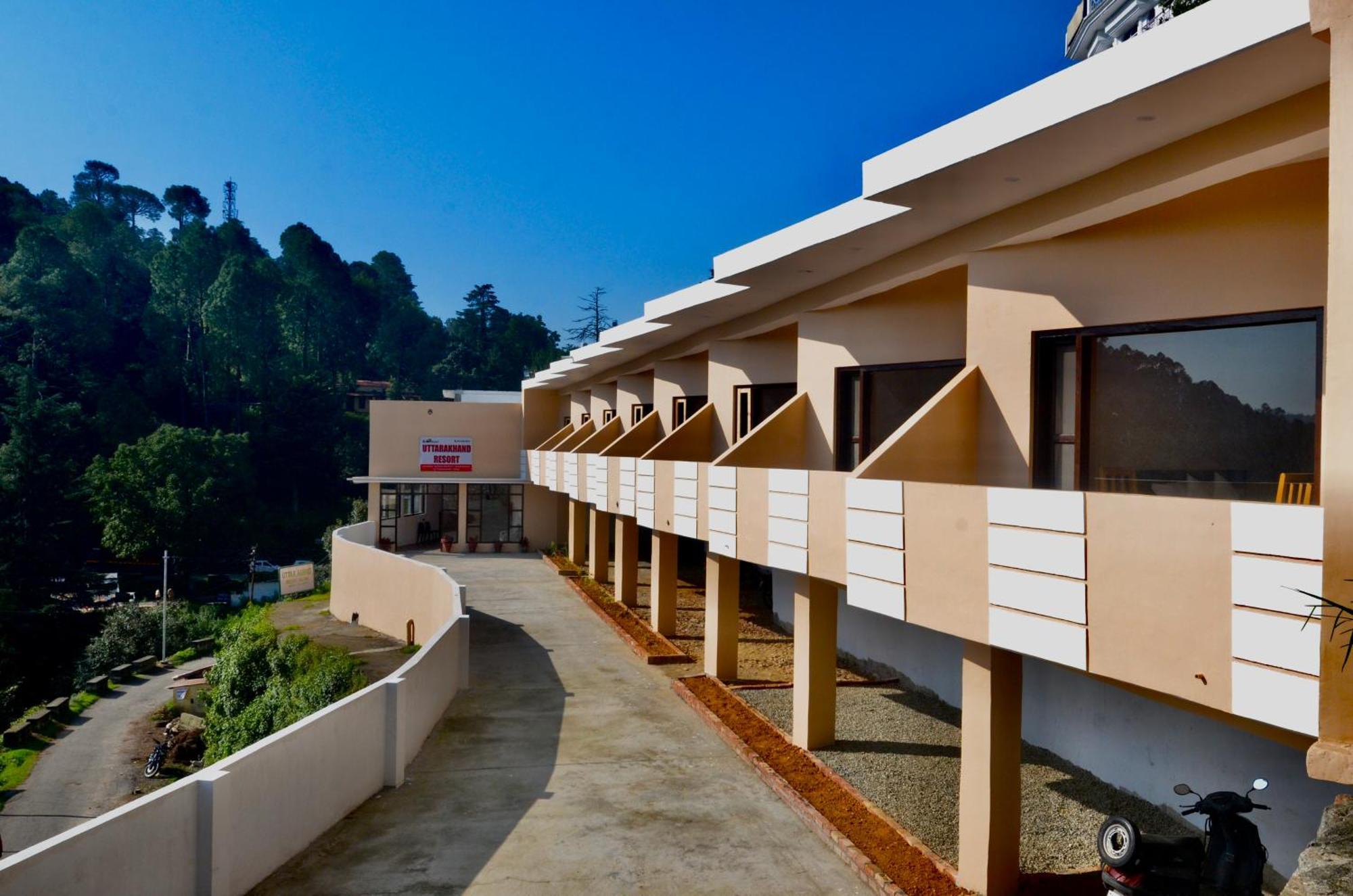 Uttarakhand Resort Каусани Екстериор снимка