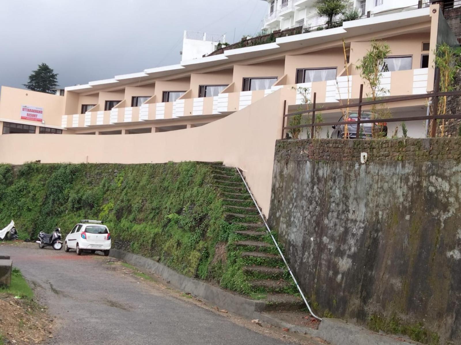 Uttarakhand Resort Каусани Екстериор снимка