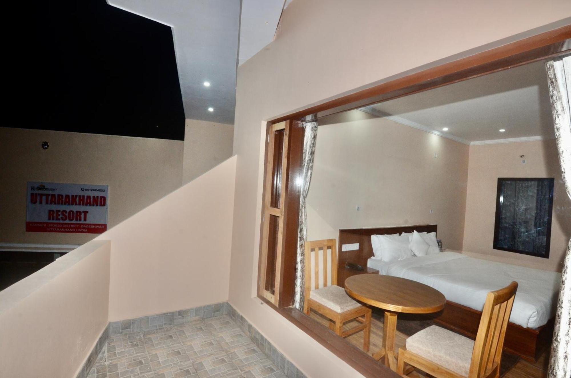 Uttarakhand Resort Каусани Екстериор снимка