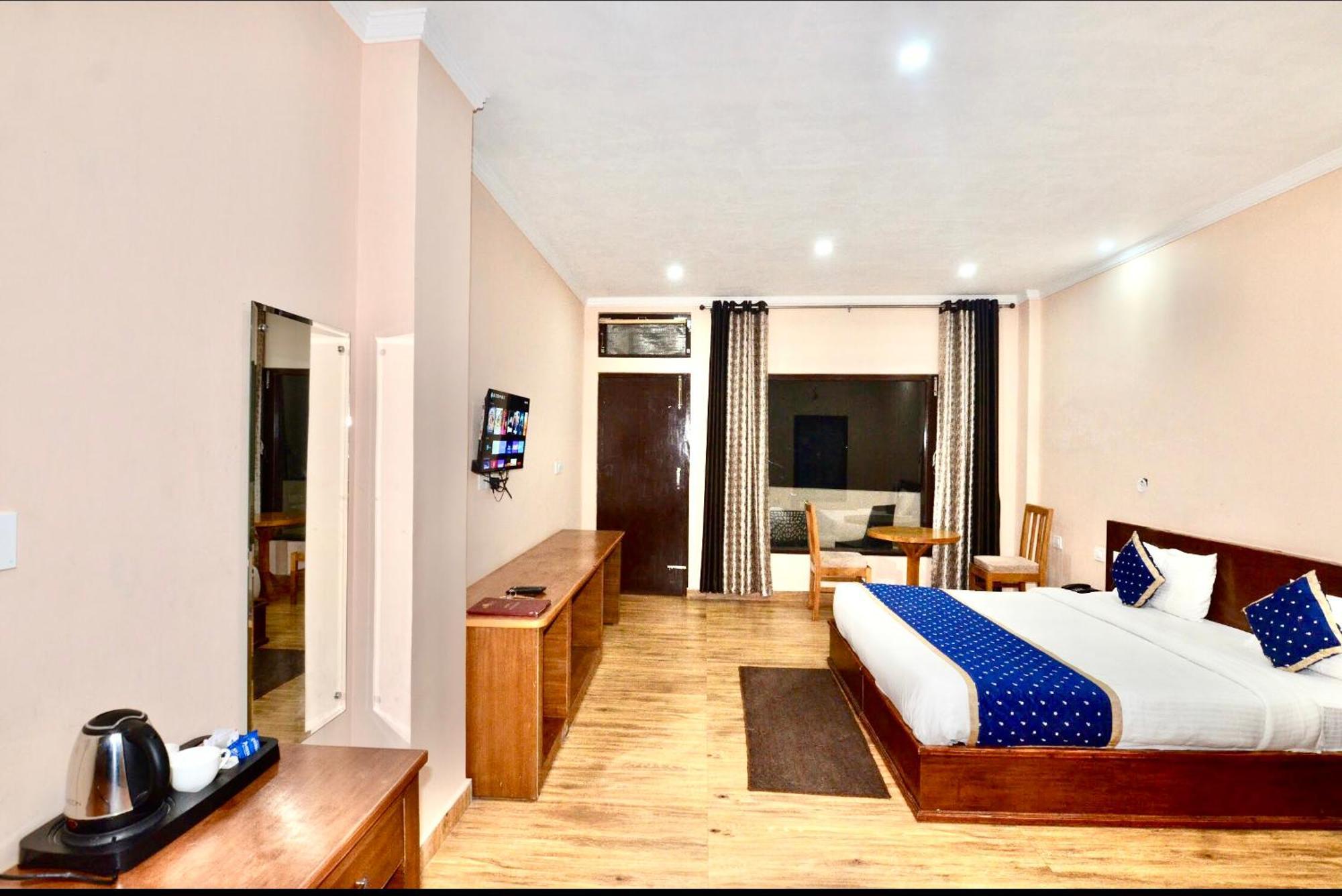Uttarakhand Resort Каусани Екстериор снимка