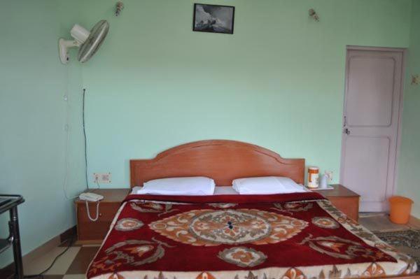 Uttarakhand Resort Каусани Екстериор снимка