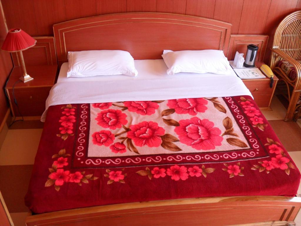 Uttarakhand Resort Каусани Екстериор снимка