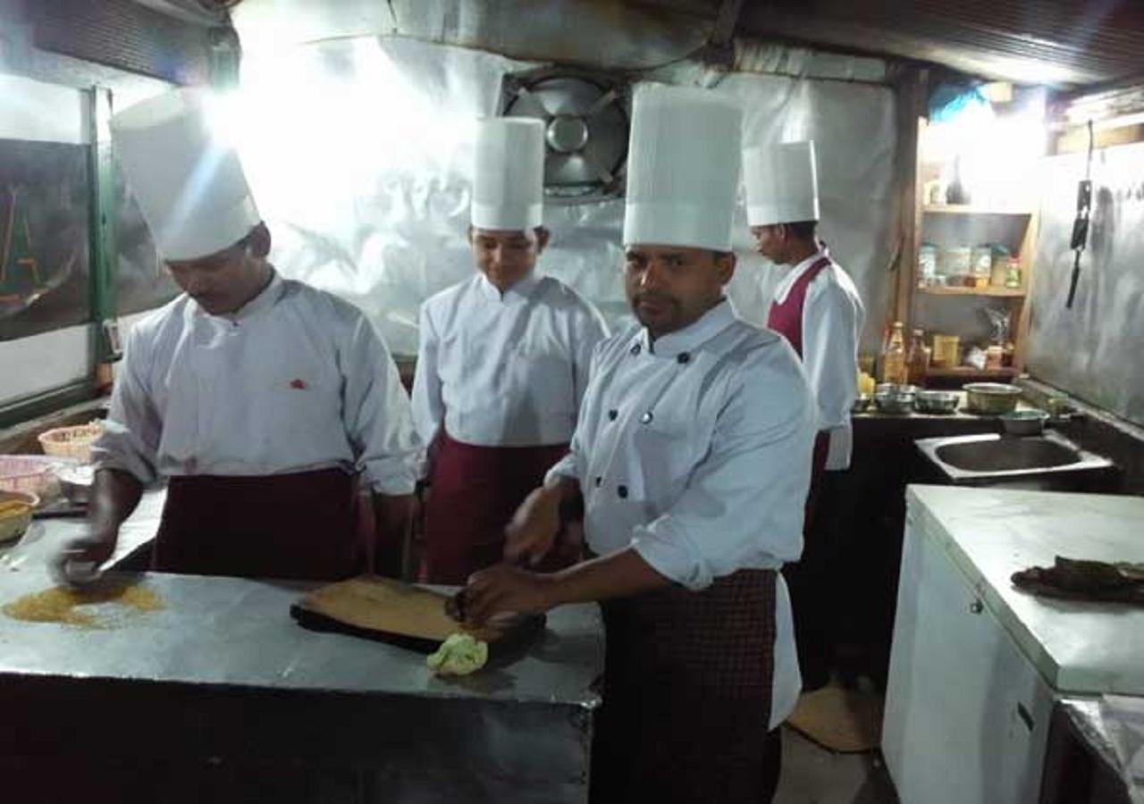Uttarakhand Resort Каусани Екстериор снимка