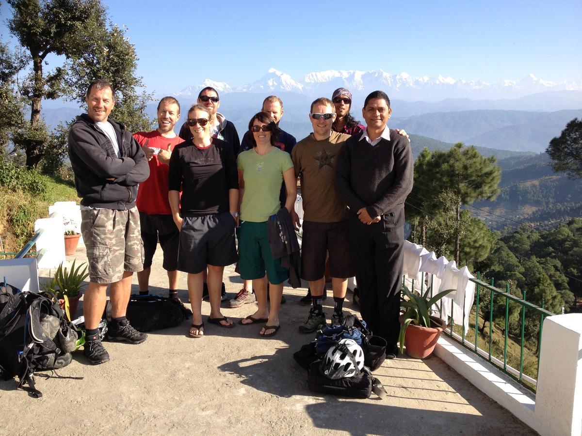 Uttarakhand Resort Каусани Екстериор снимка